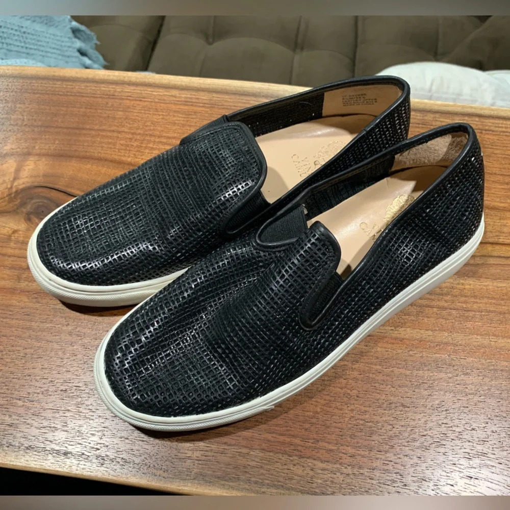 Vince Camuto flats - Black